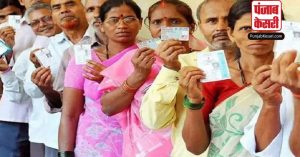 Telangana Election: बुजुर्ग और दिव्यांग Voters की सहायता कर रहे स्वयंसेवक