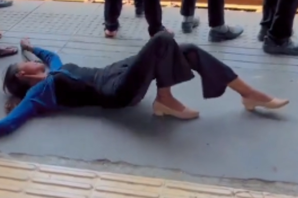 Mumbai Railway Platform Girl Wired Dance
