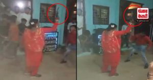 UP Latest Viral Video : हाथ में बंदूक लिए महिला ने किया डांस, वीडियो हुआ जमकर वायरल