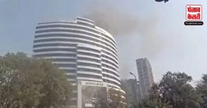 VIDEO: कनॉट प्लेस में गोपालदास बिल्डिंग में लगी भीषण आग, दमकल की कई गाड़ियां मौके पर मौजूद