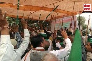 Uttar Pradesh: बीमार हुये NTPC कार्यालय पर धरना दे रहे किसान, जानें क्या कहा भारतीय किसान परिषद के राष्ट्रीय अध्यक्ष ने