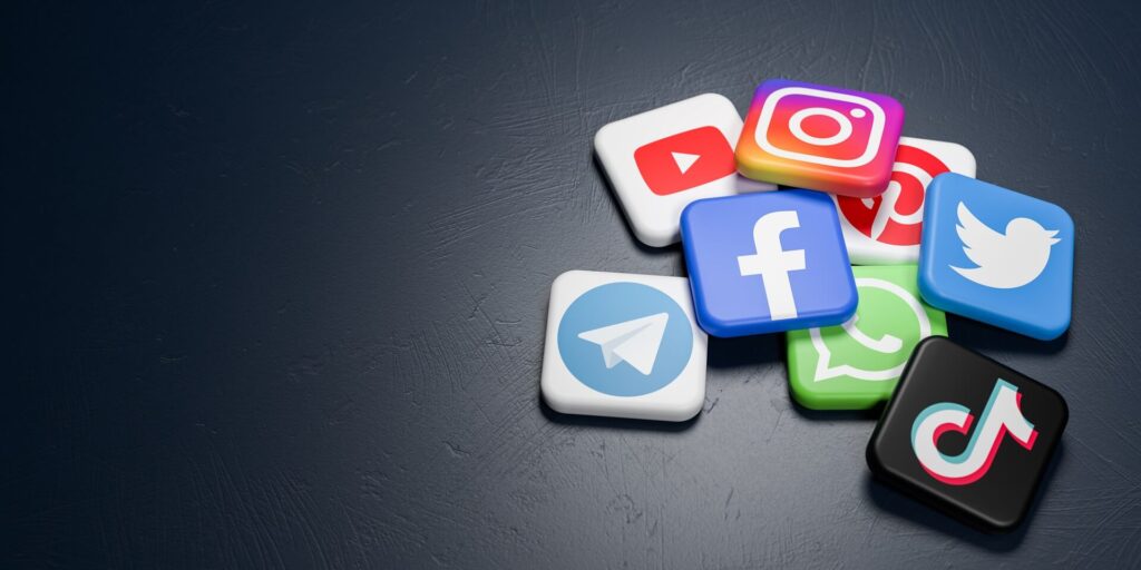 socialmedia 1 1024x512 1
