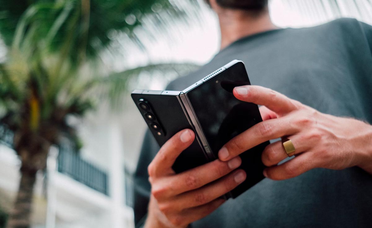 846rkrv foldable phone generic unsplash