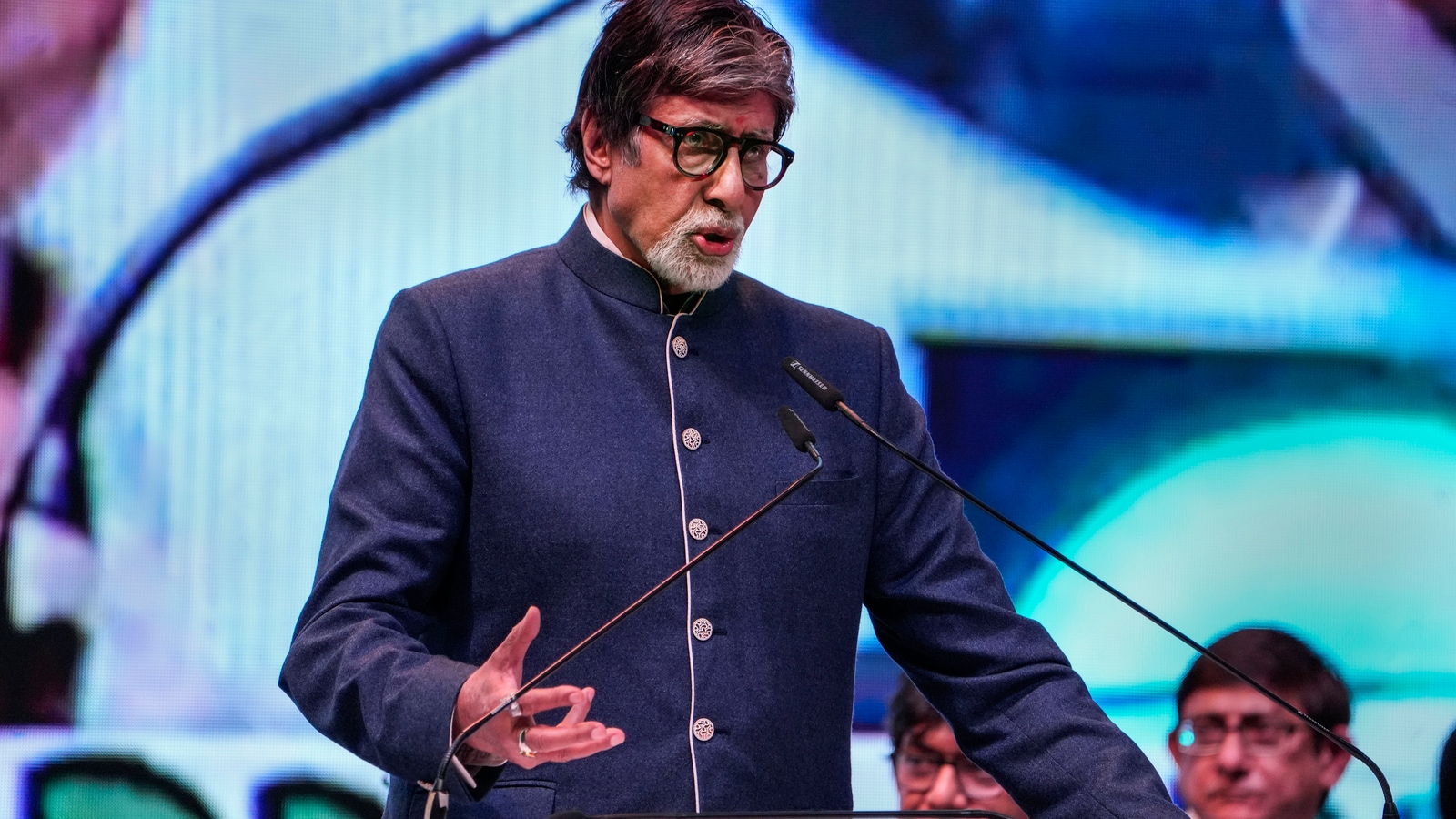 Amitabh Bachchan on Bollywood vs South controversy