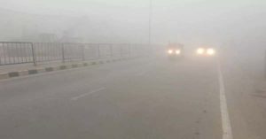 Weather Update: घने कोहरे की चादर में लिपटा दिल्ली- NCR, आज बारिश होने की संभावना