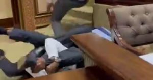 मालदीव की संसद में चले लात-घूंसे, हाथापाई का वीडियो वायरल