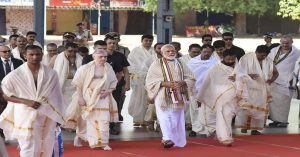 PM Modi In Kerala Visit: भगवान श्रीकृष्ण के प्रसिद्ध गुरुवायूर मंदिर पहुंचे PM Modi की पूजा-अर्चना