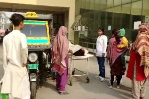 Haryana : महिला ने अस्पताल के बहार दिया अपने बच्चे को जन्म