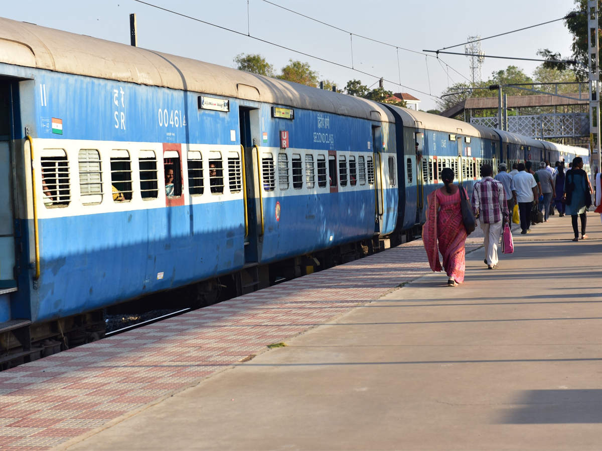 dog railway station viral video