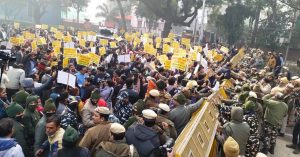 AAP और BJP का भारी विरोध-प्रदर्शन, Delhi में सुरक्षा व्यवस्था कड़ी