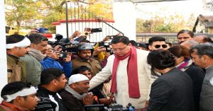 Haldwani में हिंसा के बाद CM Pushkar Dhami पीड़ितों से मिले