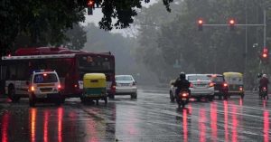 Delhi-NCR में बदला मौसम का मिज़ाज, हल्की बारिश से फिर बढ़ी ठंड