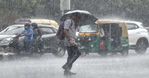 दिल्ली- NCR में झमाझम बारिश से बढ़ी ठंड, IMD ने जारी की चेतावनी