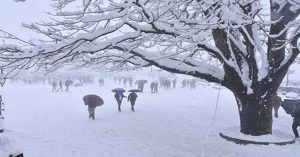 Himachal Pradesh में फिर बिगड़ा मौसम, शिमला सहित कई क्षेत्रों में बर्फबारी