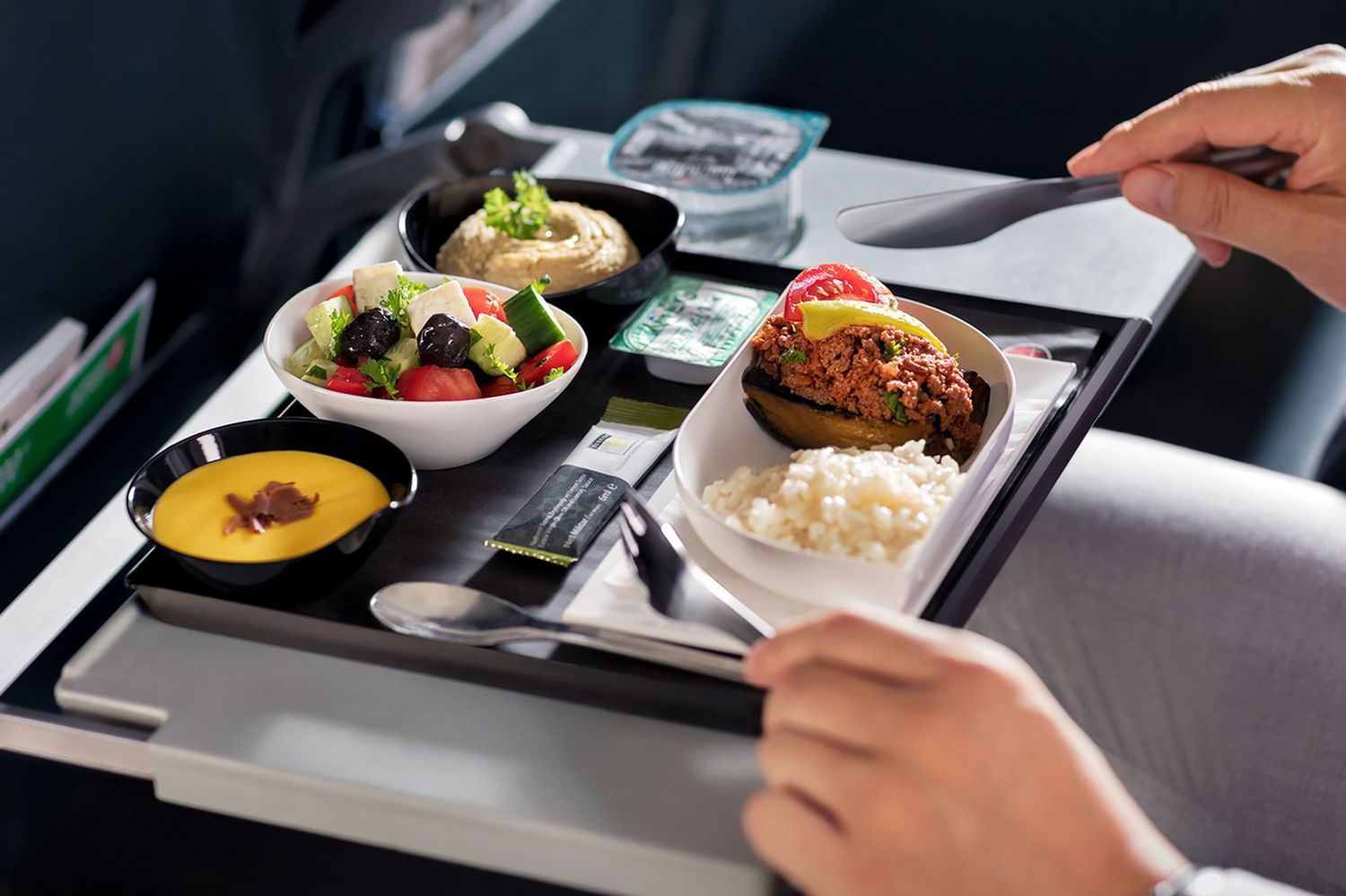 indigo passenger finds a screw in sandwich