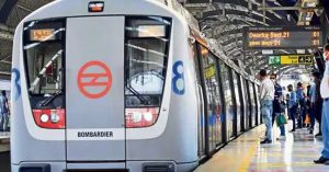 दिल्ली के उद्योग भवन मेट्रो स्‍टेशन पर 39 वर्षीय व्यक्ति ने ट्रेन के सामने लगाई छलांग
