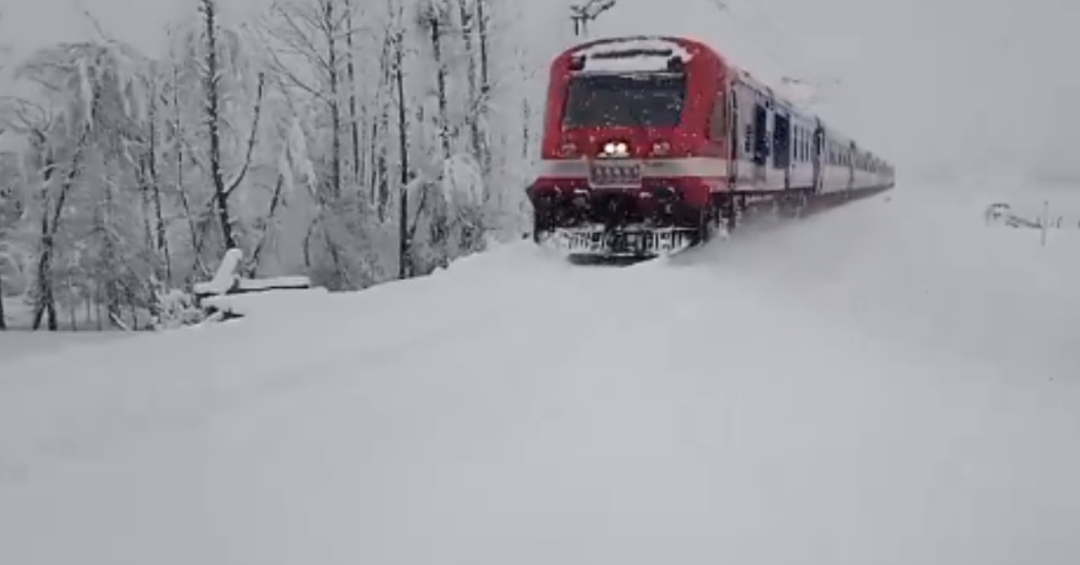 Jammu Kashmir Railway Snowfall Video