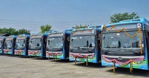 दिल्ली वालों को सौगात , 350 नयी इलेक्ट्रिक बस को हरी झंडी दिखाई गई