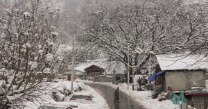 जम्मू-कश्मीर: श्रीनगर में भारी बारिश, तापमान में गिरावट