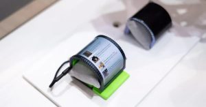 Samsung पेश किया अनोखा मॉडल, अब कलाई पर बांध सकेंगे स्मार्टफोन