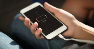 चार्जिंग पर कब लगाना चाहिए फोन, कई लोग कर रहे हैं ये गलती