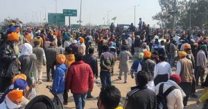 Shambhu border पर फिर तनाव, युवा प्रदर्शनकारियों के उकसाने के बाद पुलिस ने दागे आंसू गैस के गोले