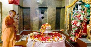 CM Yogi पहुंचे Balrampur, देवी पाटन मंदिर में की पूजा-अर्चना