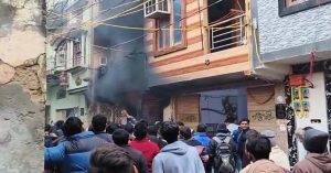 शाहदरा के चार मंजिला इमारत में लगी भीषण आग, 4 लोगों की मौत