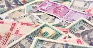 Dollar V Rupee: डॉलर के मुकाबले 20 पैसे टूटा रुपया, 83.33 के भाव पर पहुंचा