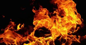 UP: विवाहिता की मौत से भड़के मायके वाले, ससुराल में लगाई आग