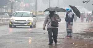 Delhi में फिर बदलेगा मौसम, इन इलाकों में बारिश होने के आसार