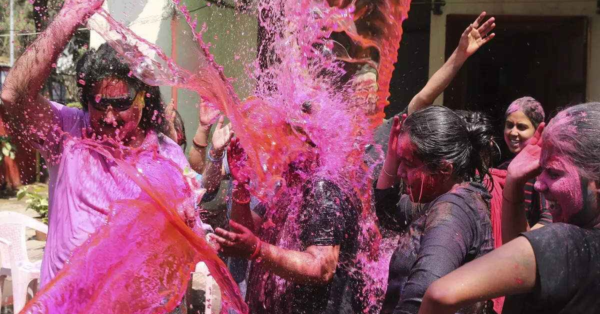 holi news