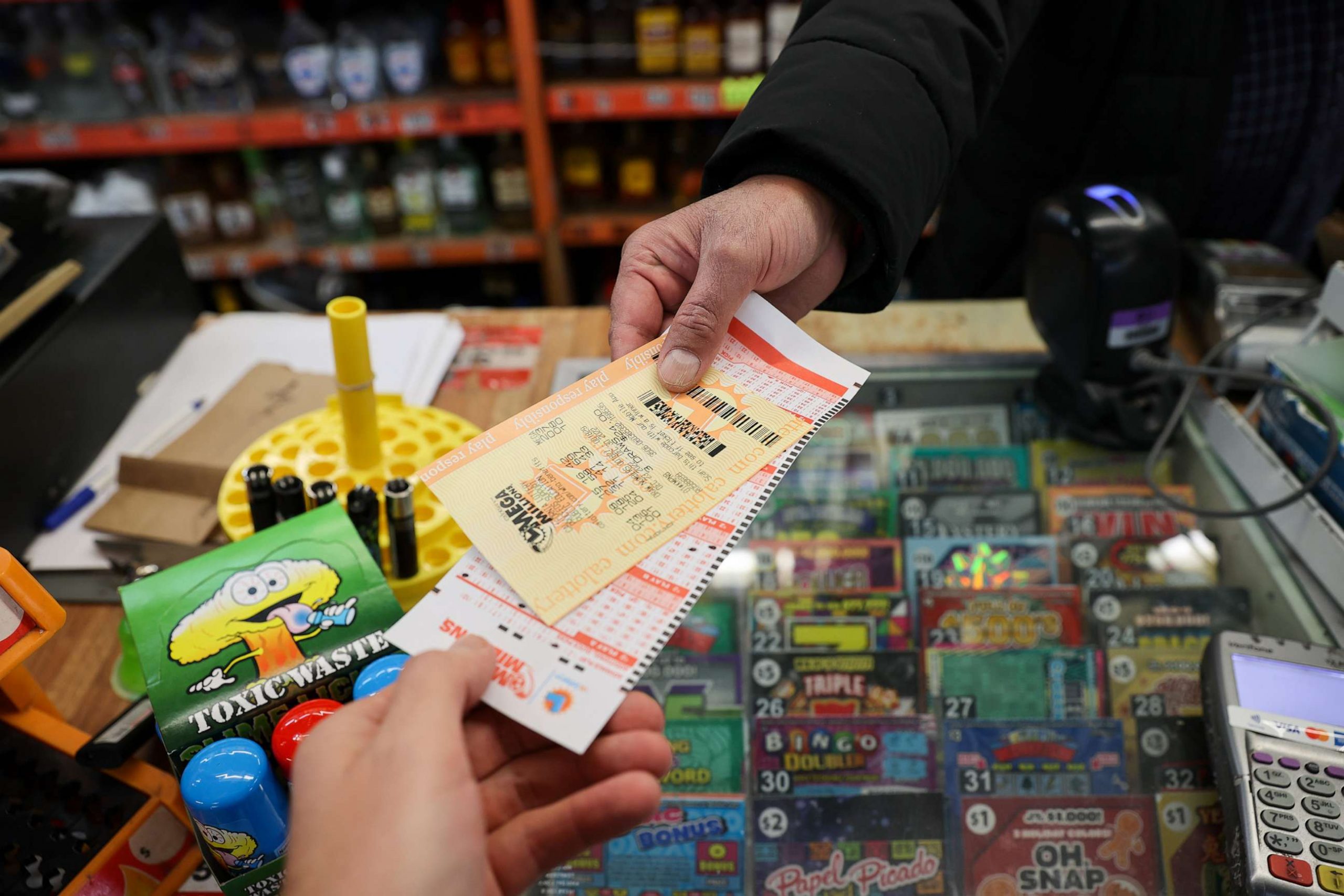 65 year old man won $1.765 billion Powerball jackpot