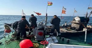 तटरक्षक बल के जवानों ने दिखाई बहादुरी, डूबती नाव से चालक दल के 5 सदस्यों को बचाया
