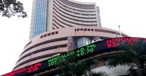 Share Market में भारी गिरावट, चार दिनों की तेजी के बाद फिसला Sensex
