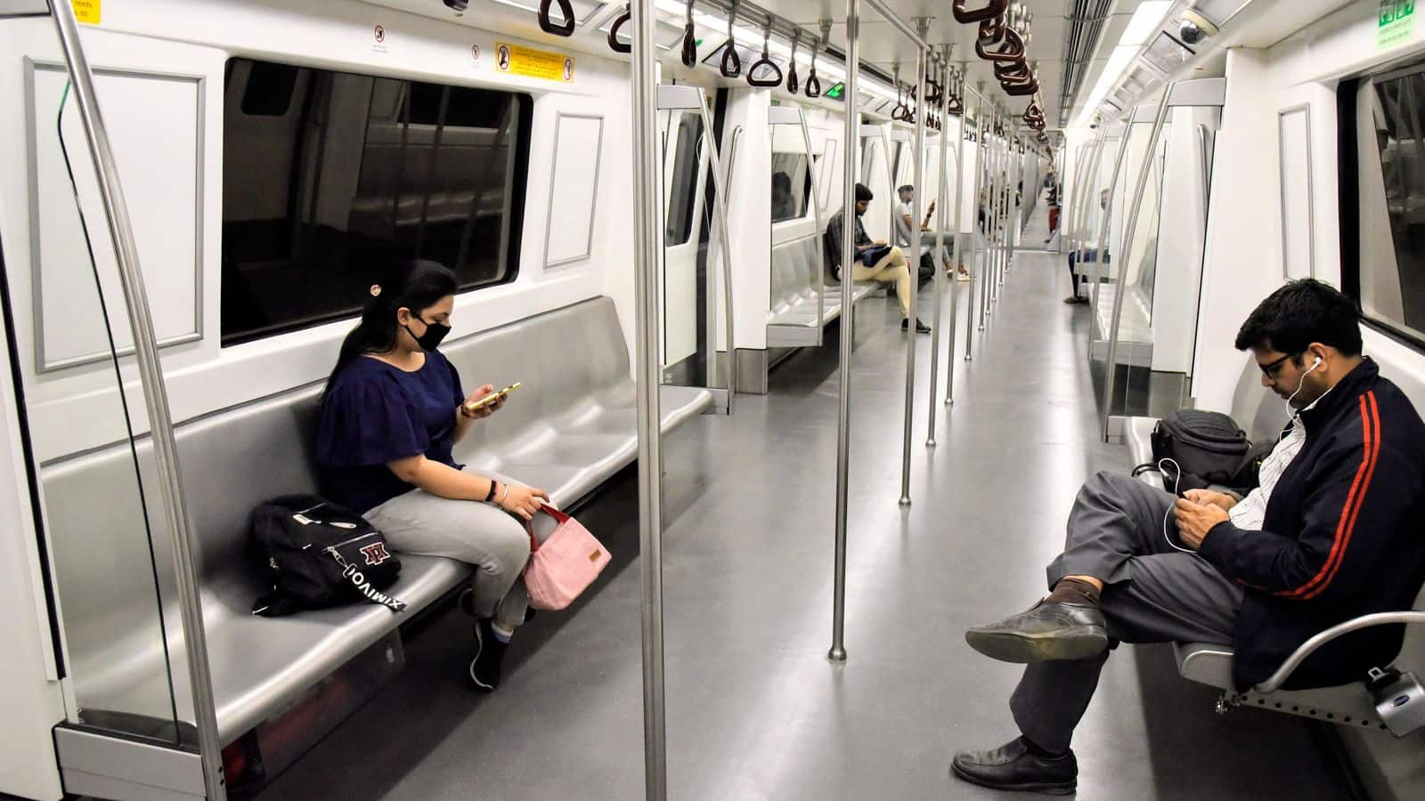 Women Singing And Dancing Inside Delhi metro