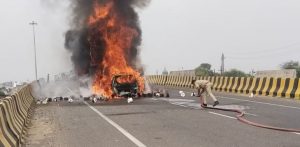 राजस्थान में दर्दनाक सड़क हादसा, कार में लगी आग, 7 लोग जलकर हुए खाक