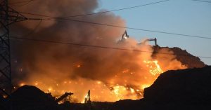 Ghazipur Landfill Fire: गाजीपुर लैंडफिल पर लगी आग से दिल्ली-नोएडा का  हाल बेहाल, लोगों को नहीं आ रही सांस