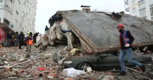 Taiwan में शक्तिशाली भूकंप के बाद लापता लोगों की तलाश में जुटे बचावकर्मी