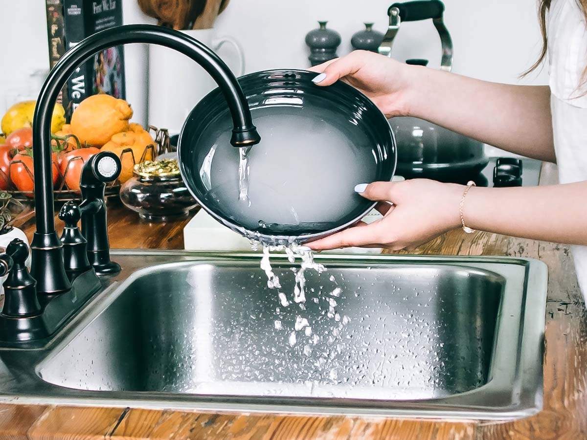 man did jugaad to avoid washing utensils