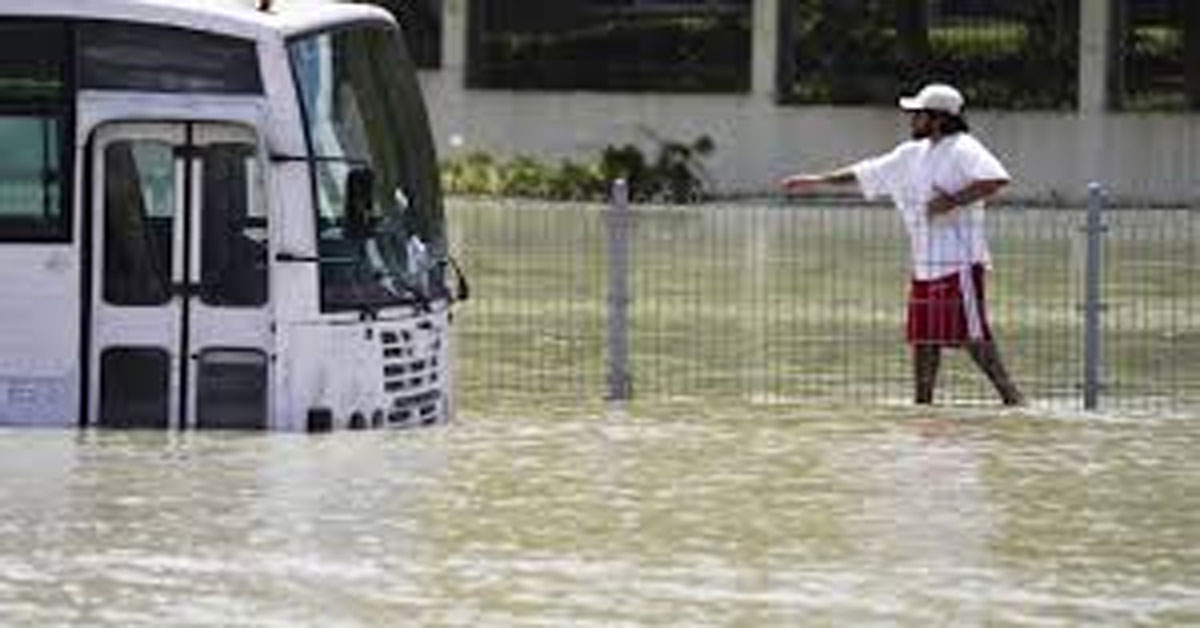 दुबई में भारी बारिश के बाद भारतीय दूतावास ने यूएई के अधिकारियों से की बात