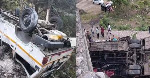 Pakistan Truck fell into ditch