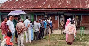 भारी सुरक्षा के बीच मणिपुर में 11 मतदान केंद्रों पर वोटिंग जारी