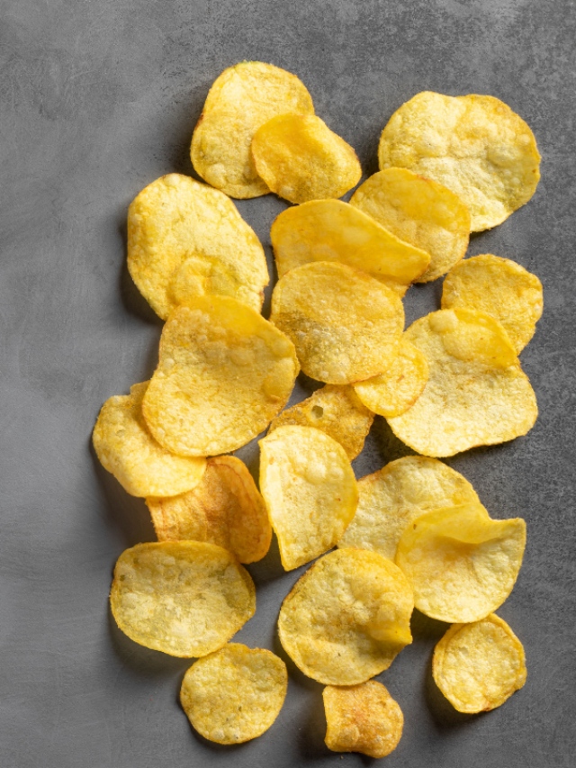 घर पर ऐसे बनाएं बाहर जैसे Potato Chips