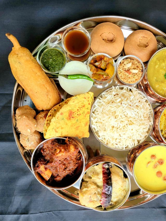 Life में एक बार जरूर चखें ये Veg Rajasthani Dishes