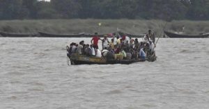 झेलम नदी में यात्रियों से भरी नाव पलटी, चार लोगों की मौत