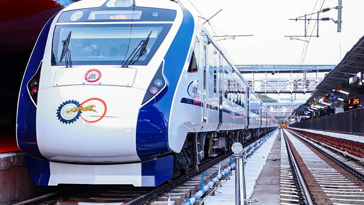 Man gets locked inside Vande Bharat Express while dropping off wife