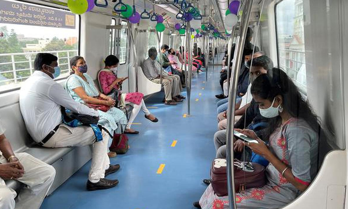 Couple Kissing Inside Bengaluru Namma Metro 