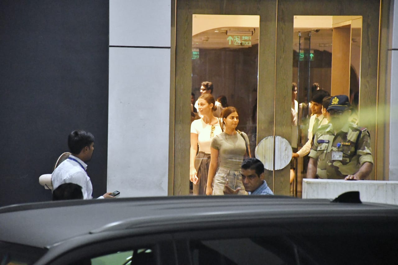2890141 suhana khan and abram khan 3