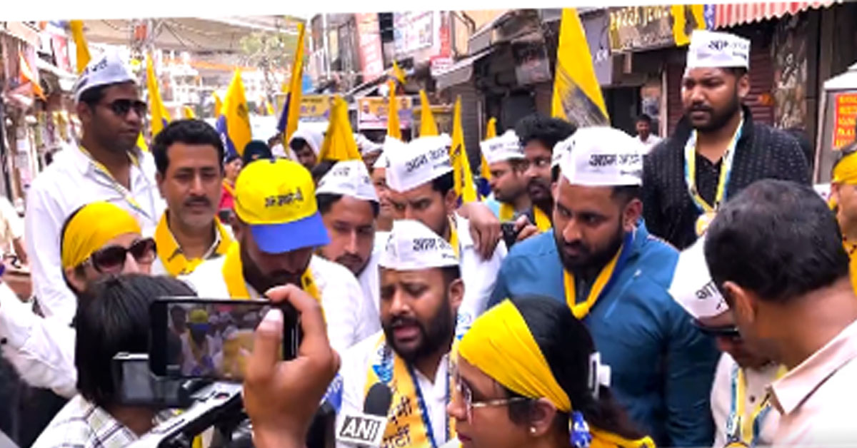 AAP ने बाइक रैली निकालकर ‘जेल का जवाब वोट से’ देने की अपील की